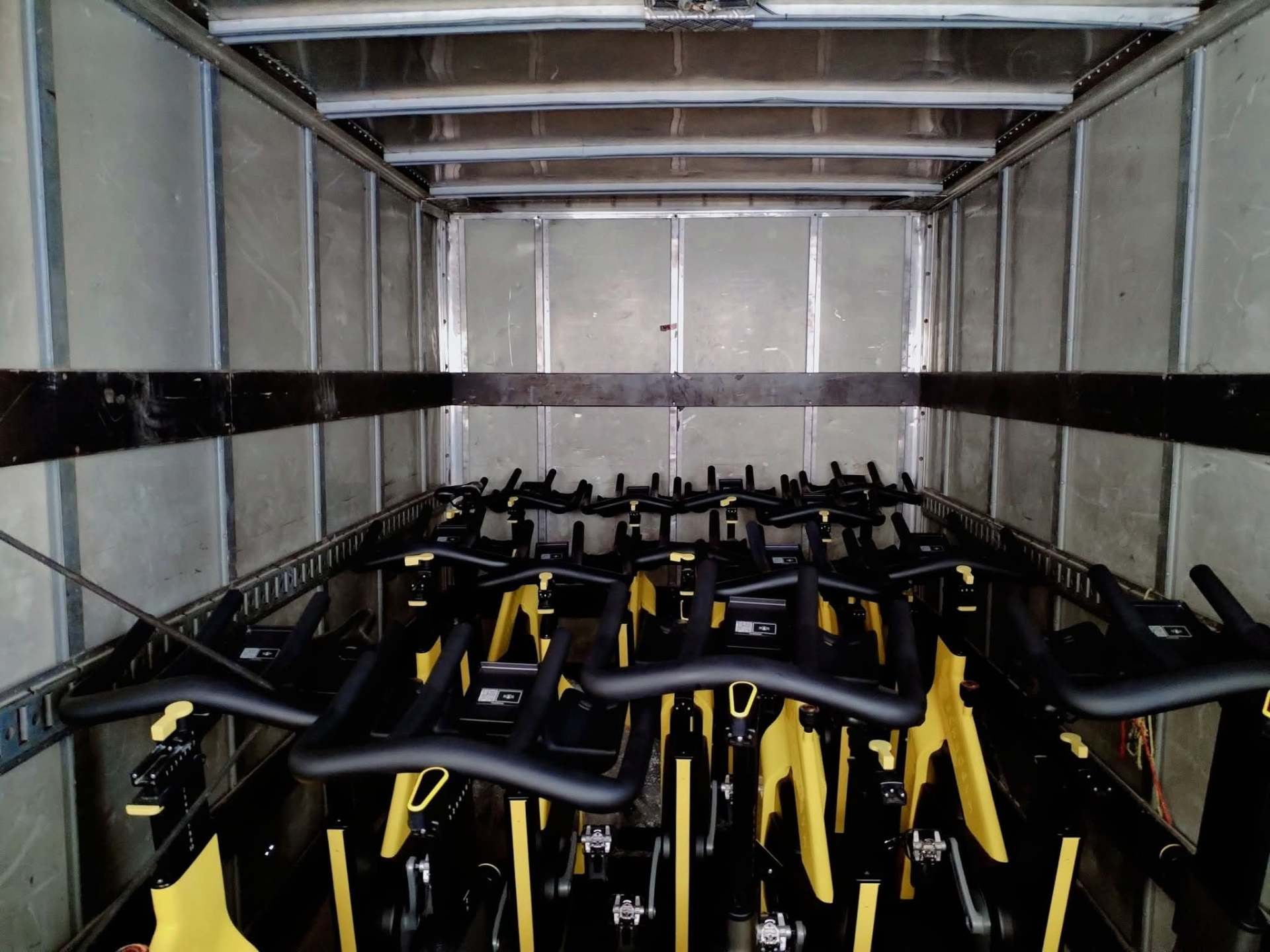 Stěhování spinningových kol z fitness centra